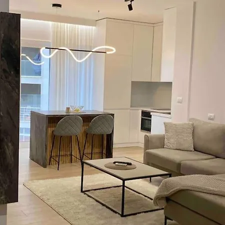 Deluxe Apartment/best Location In