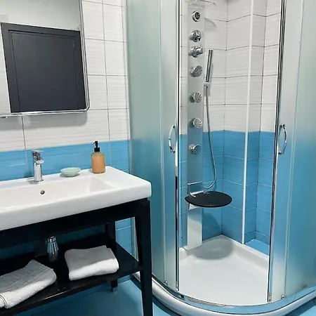 Deluxe Apartment/best Location In *