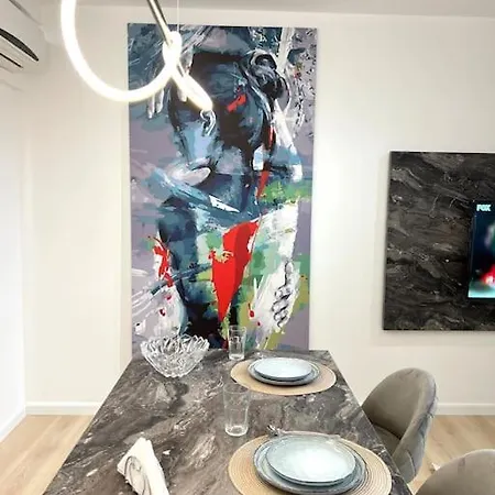 Deluxe Apartment/best Location In Apartment *