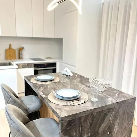 Deluxe Apartment/best Location In *