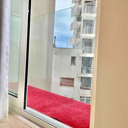 Deluxe Apartment/best Location In *